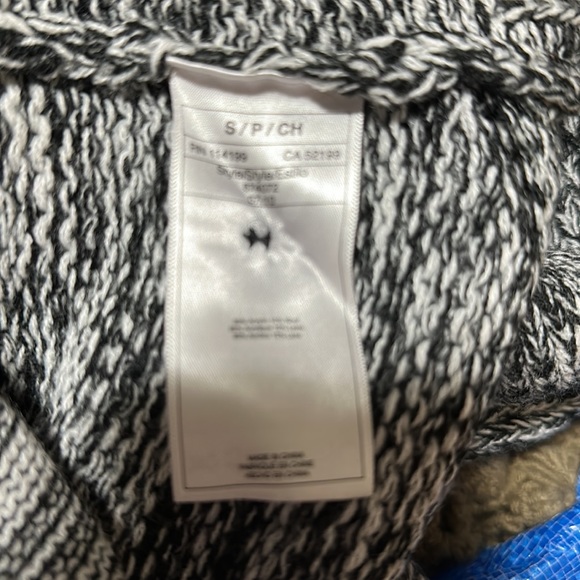 QUICKSILVER BUTTON DOWN SMALL BLK & WHT CARDIGAN NWT - Picture 13 of 14